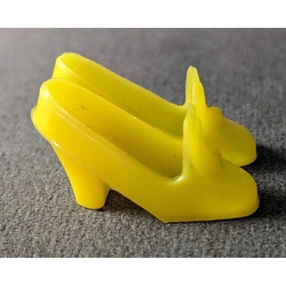Vintage Barbie Doll Pilgrim Shoes Yellow Japan Francie‎ Pretty Mattel